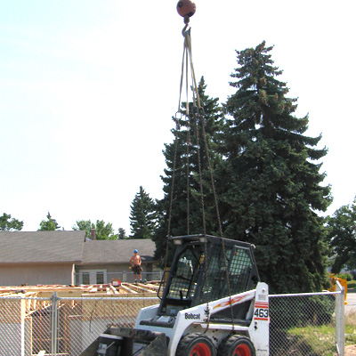 crane-lifting-heavy-items